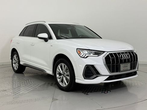Certified 2025 Audi Q3 2.0T Premium w/ Convenience Package image 7