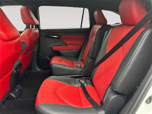 Used 2023 Toyota Highlander XSE image 13