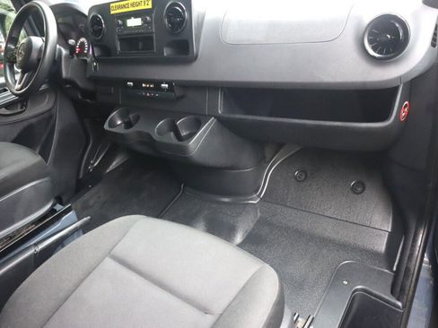 Used 2019 Mercedes-Benz Sprinter 144 image 29