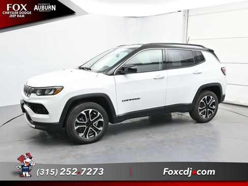 Used 2022 Jeep Compass Limited image 13