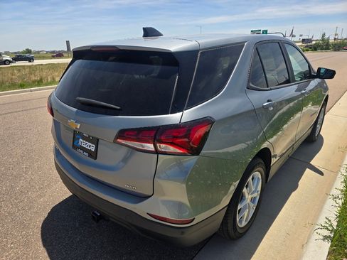 Used 2020 Chevrolet Equinox LS w/ LS Convenience Package FWD image 5