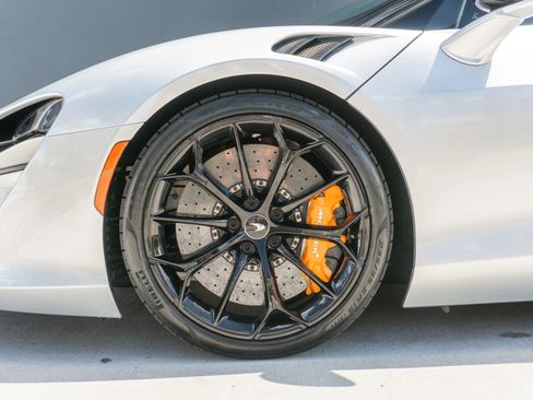 Used 2023 McLaren Artura RWD image 20