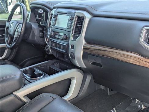 Used 2018 Nissan Titan SL AWD/4WD image 21