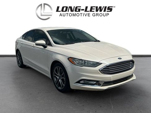 Used 2017 Ford Fusion SE w/ Equipment Group 201A FWD image 10
