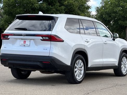 Used 2025 Toyota Grand Highlander AWD image 4