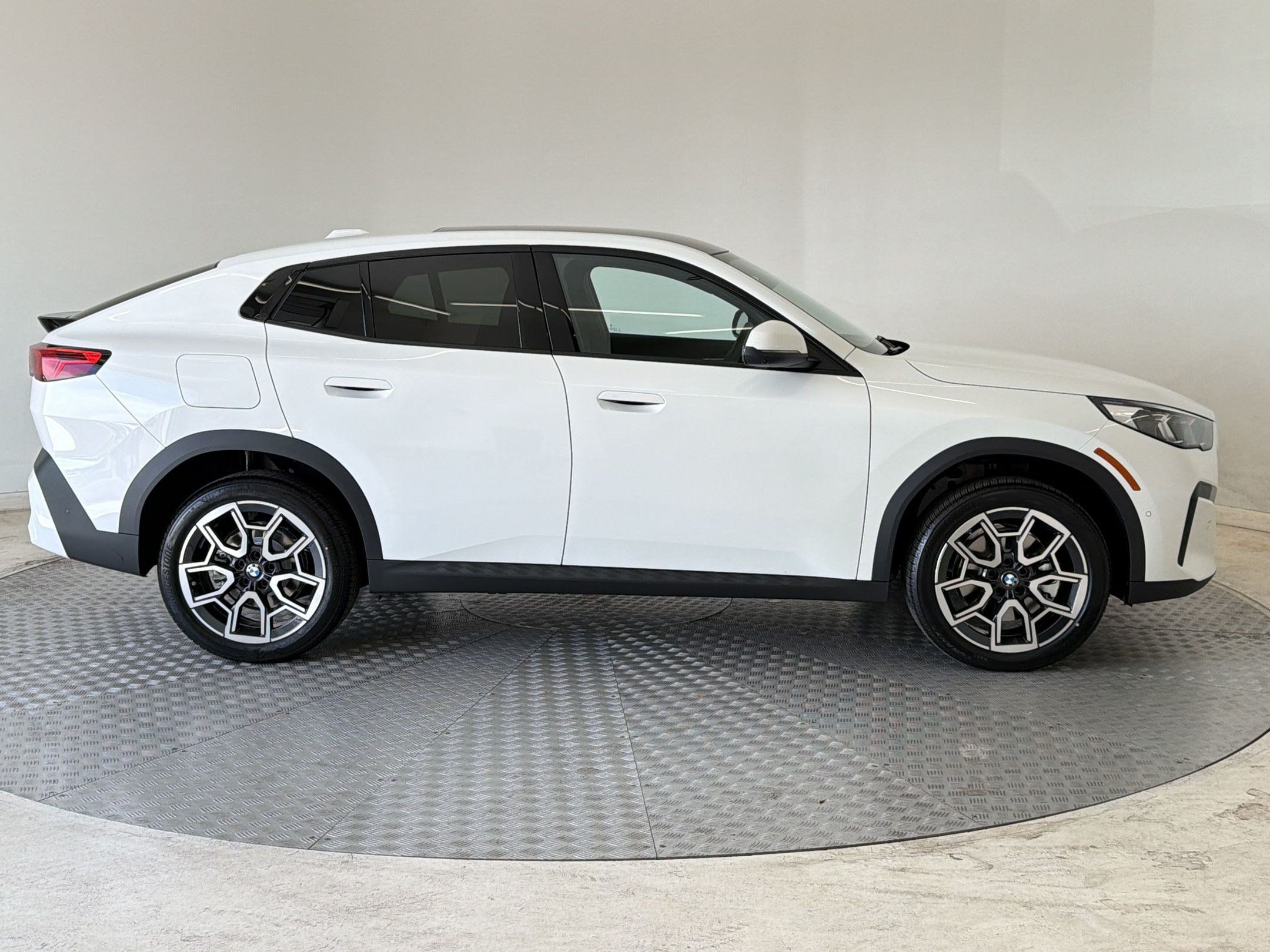 New 2026 BMW X2 xDrive28i w/ Technology Package AWD/4WD image 8