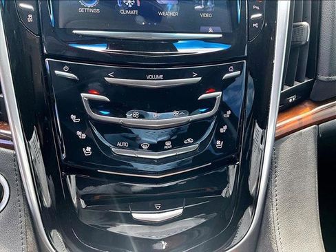 Used 2020 Cadillac Escalade ESV Luxury RWD image 24