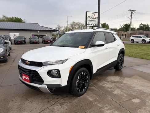 Used 2023 Chevrolet TrailBlazer LT FWD image 3