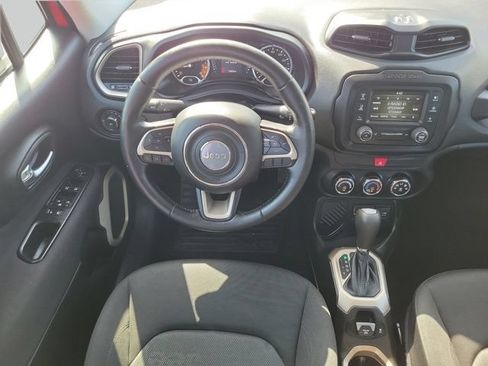 Used 2017 Jeep Renegade Latitude FWD image 13