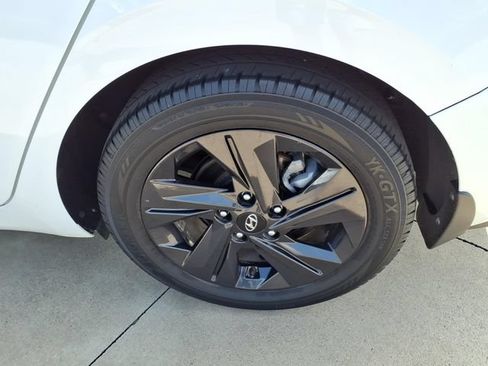 Used 2022 Hyundai Elantra SEL FWD image 19
