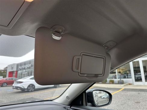 Certified 2025 Nissan Sentra SR image 31