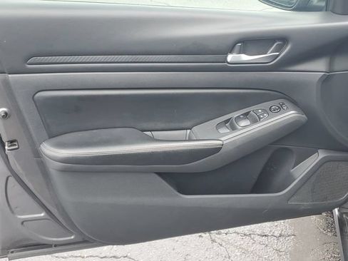 Used 2024 Nissan Altima 2.5 SV FWD image 5