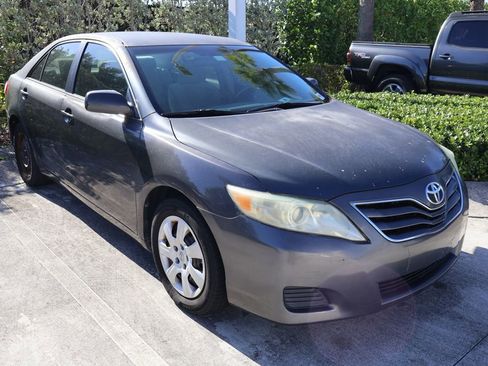 Used 2010 Toyota Camry LE FWD image 6