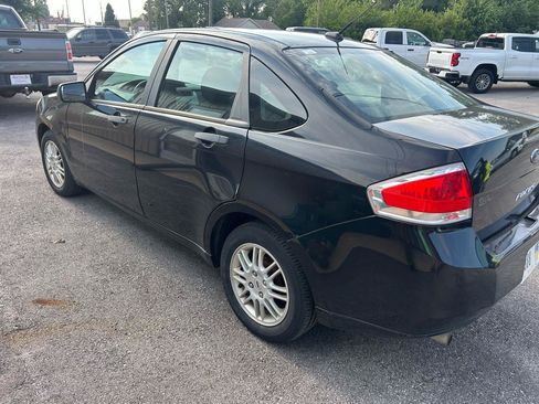 Used 2010 Ford Focus SE FWD image 5