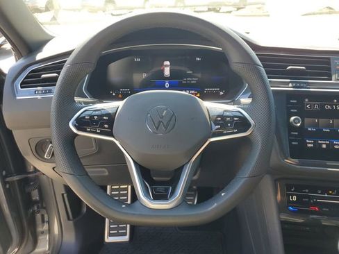 Used 2024 Volkswagen Tiguan SE R-Line image 25