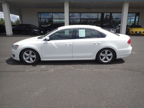 Used 2013 Volkswagen Passat 2.5 SE FWD image 2