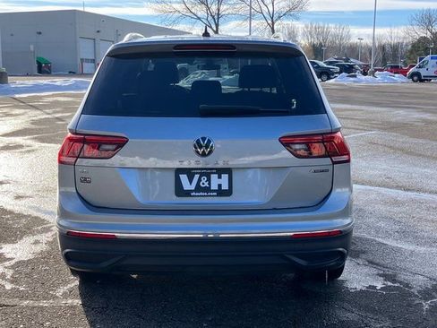 Used 2022 Volkswagen Tiguan SE image 24