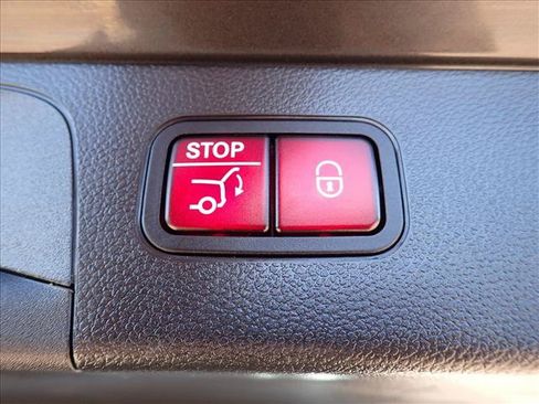 Used 2022 Mercedes-Benz GLC 300 4MATIC image 9