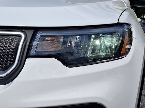 Used 2022 Jeep Compass Latitude AWD/4WD image 10