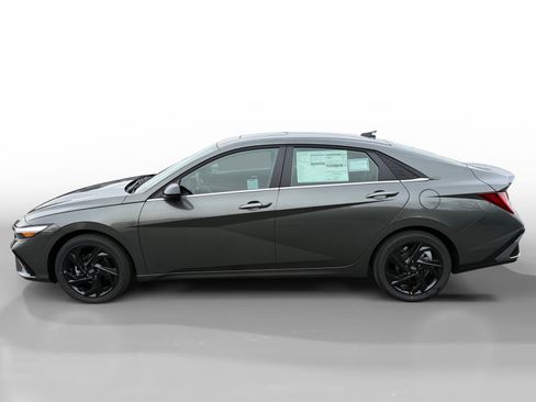 New 2026 Hyundai Elantra SEL Sport Premium image 2