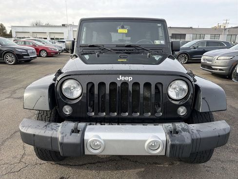 Used 2015 Jeep Wrangler Unlimited Sahara w/ Connectivity Group image 8