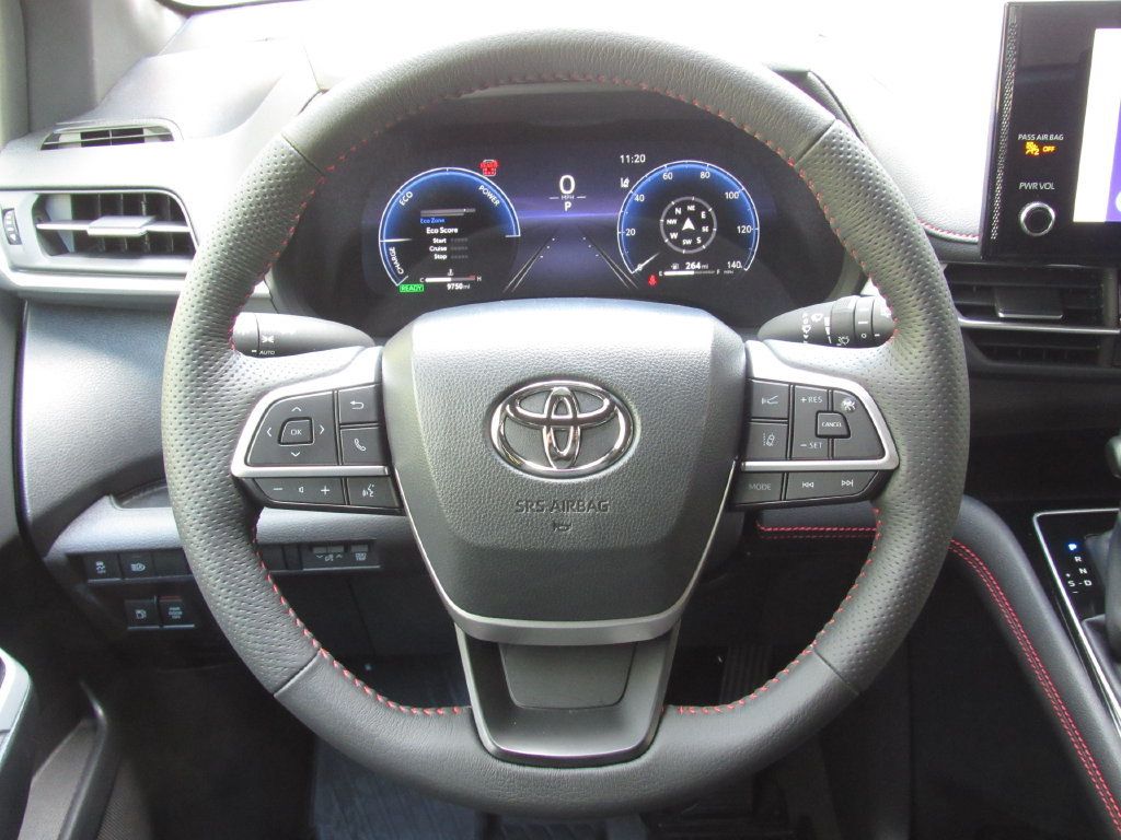 Used 2025 Toyota Sienna XSE AWD/4WD image 27
