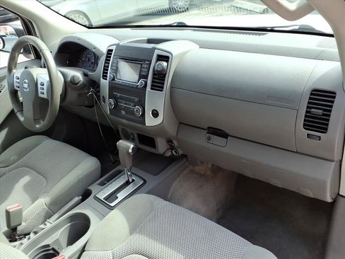 Used 2018 Nissan Frontier SV image 19