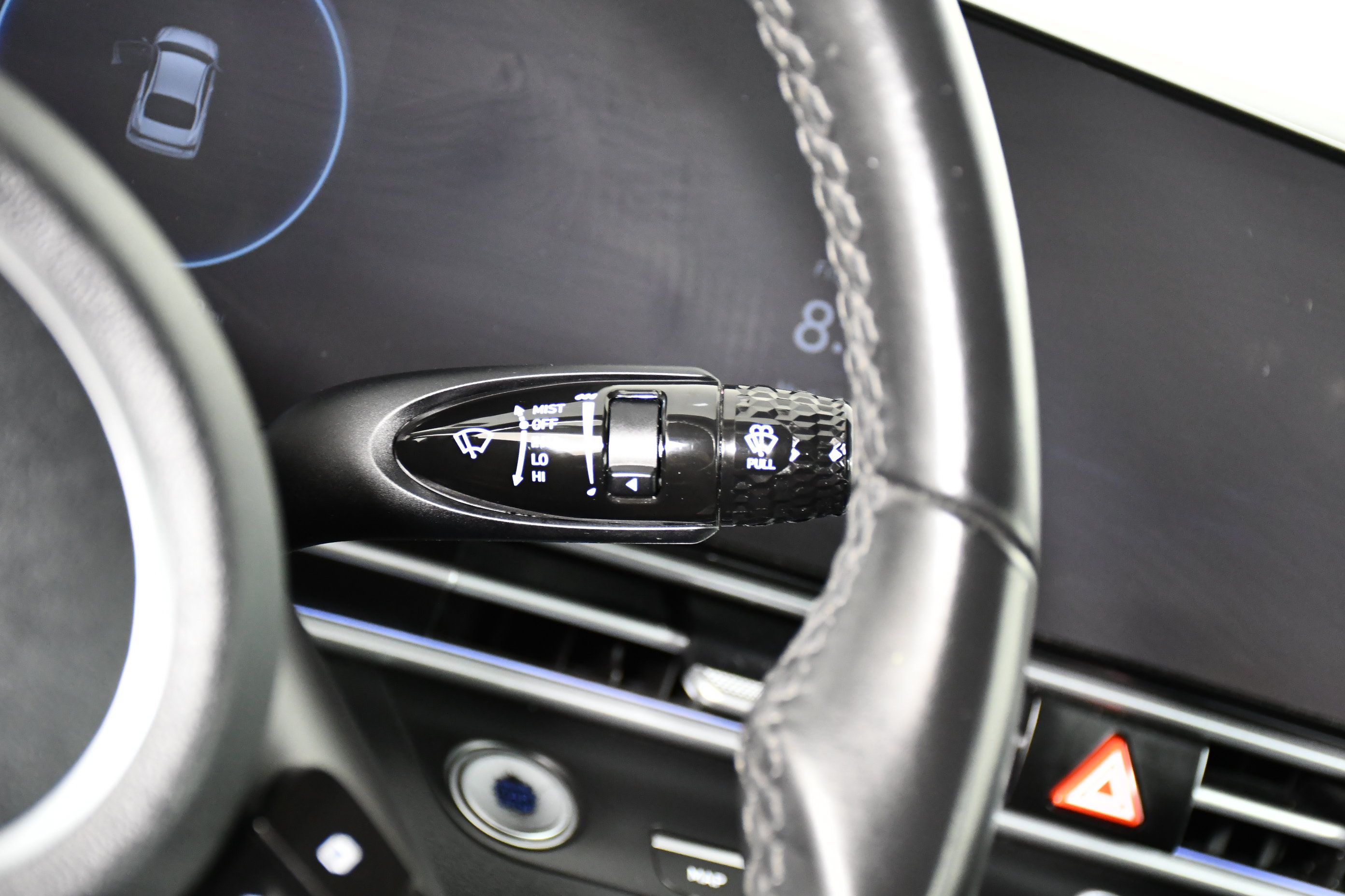 Used 2025 Hyundai Elantra Limited FWD image 17