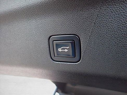 Used 2022 Cadillac Escalade ESV Premium Luxury image 10