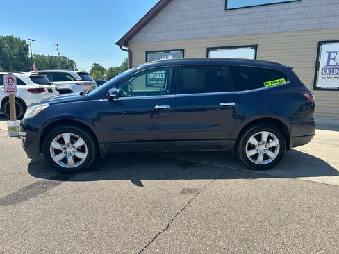 Used 2017 Chevrolet Traverse LT w/ Style and Technology Package FWD image 8