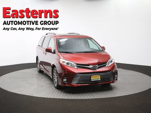 Used 2019 Toyota Sienna XLE FWD image 53