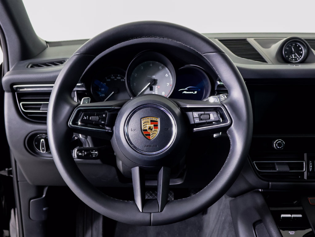 Certified 2025 Porsche Macan S w/ Premium Package Plus AWD/4WD image 7