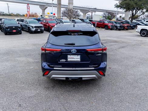 Used 2021 Toyota Highlander Platinum image 8