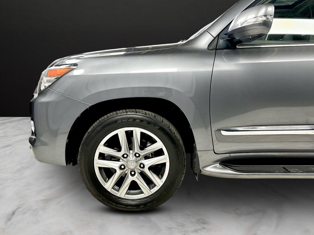 Used 2015 Lexus LX 570 4WD w/ Luxury Package image 12