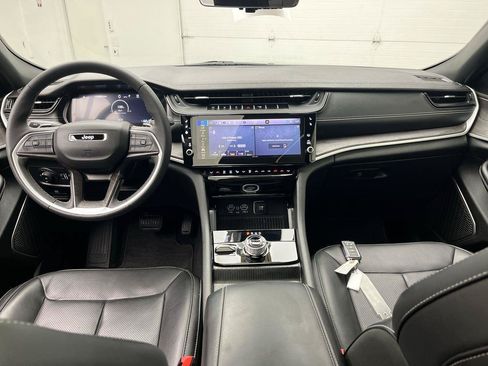 Used 2026 Jeep Grand Cherokee Limited AWD/4WD image 4