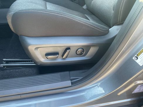 Used 2025 Nissan Rogue SV image 22