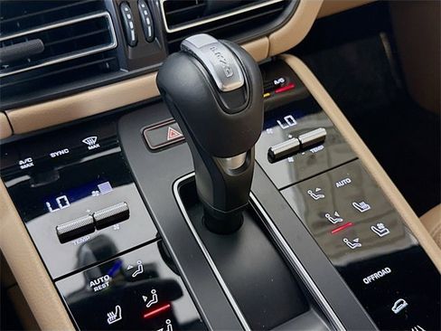 Used 2024 Porsche Macan image 19