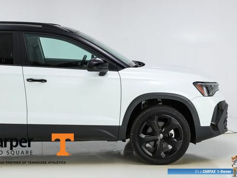 Used 2025 Volkswagen Taos SE AWD/4WD image 49