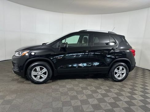 Used 2022 Chevrolet Trax LT w/ LT Convenience Package image 6