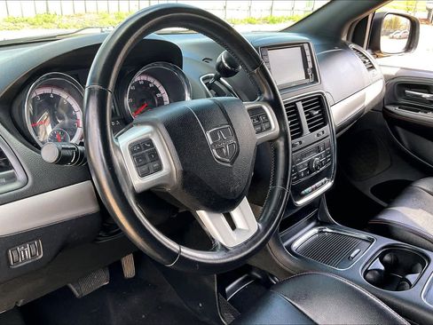 Used 2020 Dodge Grand Caravan GT image 18