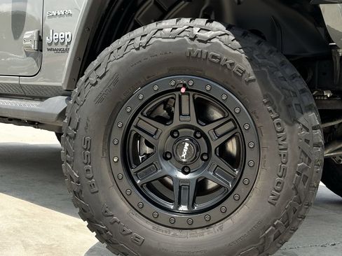 Used 2021 Jeep Wrangler Unlimited Sahara AWD/4WD image 9