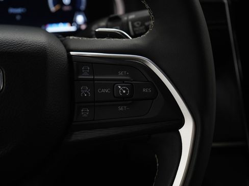 Used 2023 Jeep Grand Cherokee L Laredo image 27