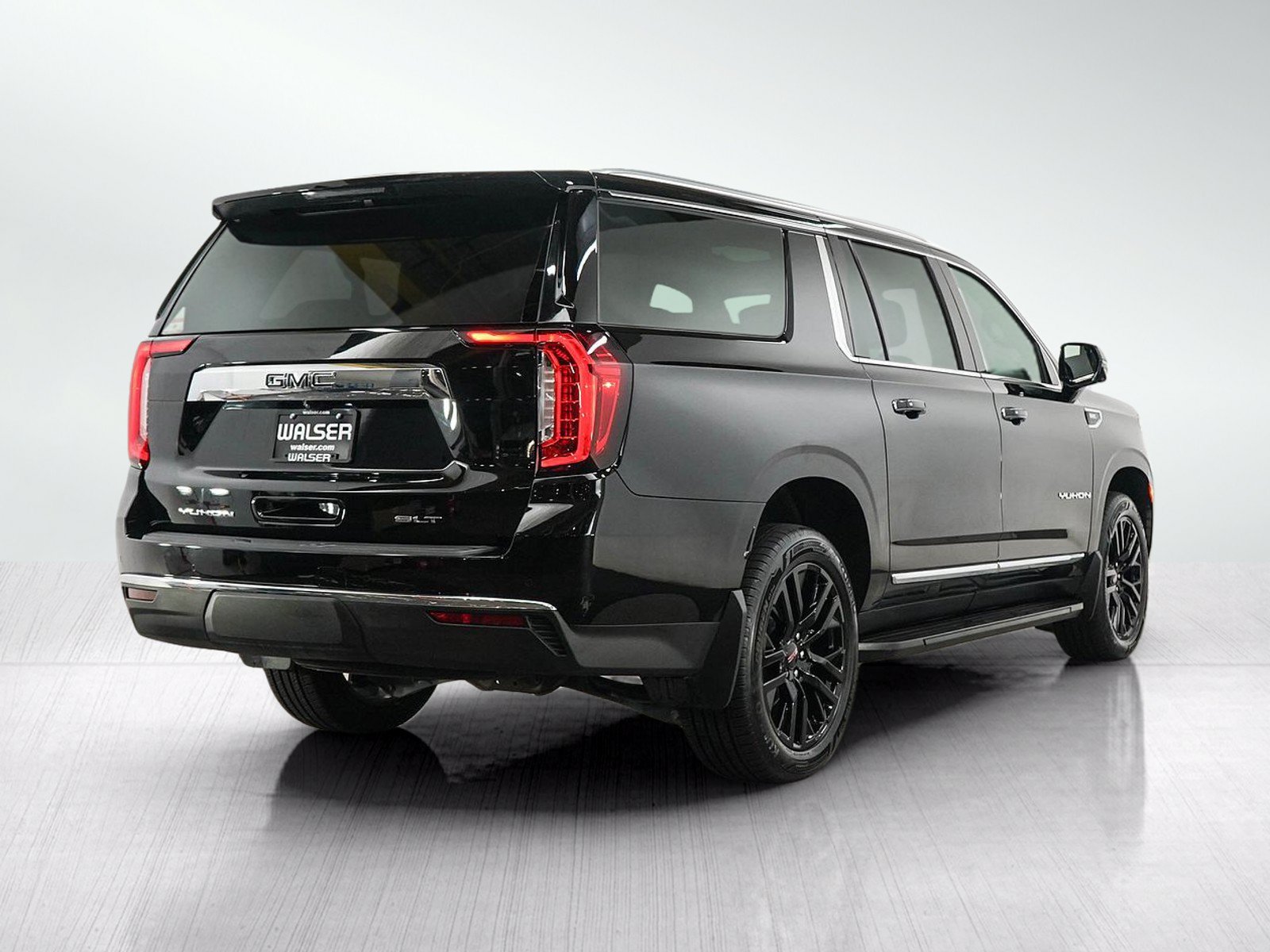 Used 2023 GMC Yukon XL SLT w/ SLT Premium Package AWD/4WD image 5