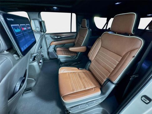 Used 2023 GMC Yukon XL Denali Ultimate w/ LPO, Floor Liner Package AWD/4WD image 24