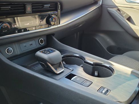 Used 2021 Nissan Rogue SV FWD image 26