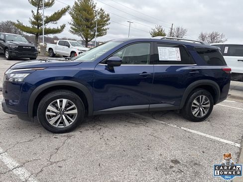 Used 2025 Nissan Pathfinder SL FWD image 17