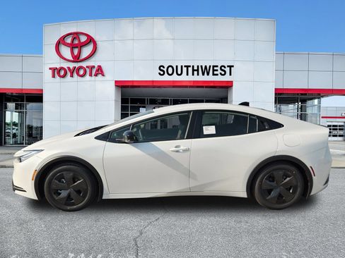 New 2026 Toyota Prius Plug-In Hybrid FWD image 3