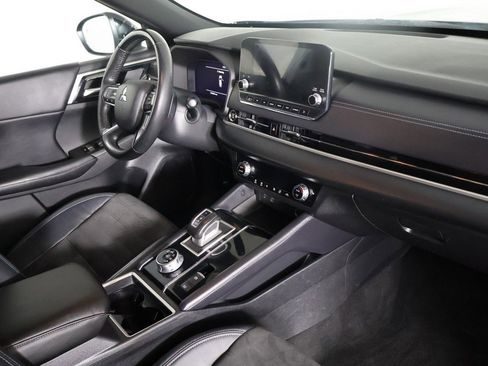 Used 2023 Mitsubishi Outlander SE image 30