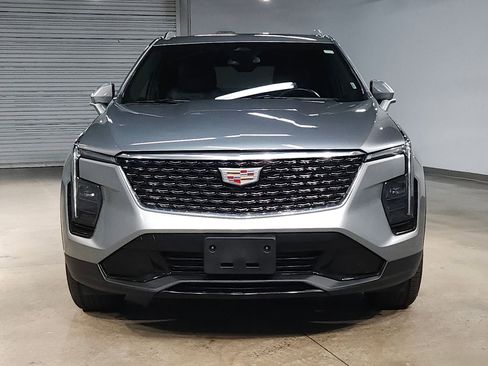 Used 2024 Cadillac XT4 Premium Luxury image 2