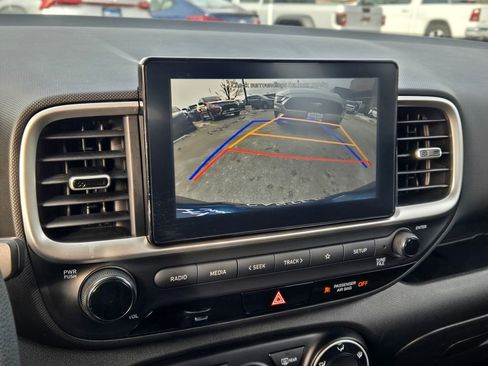 Certified 2022 Hyundai Venue SE image 26